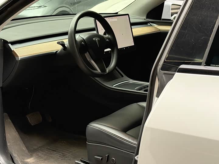 Фото 4 - Tesla Model Y