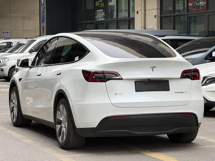 Фото 6 - Tesla Model Y