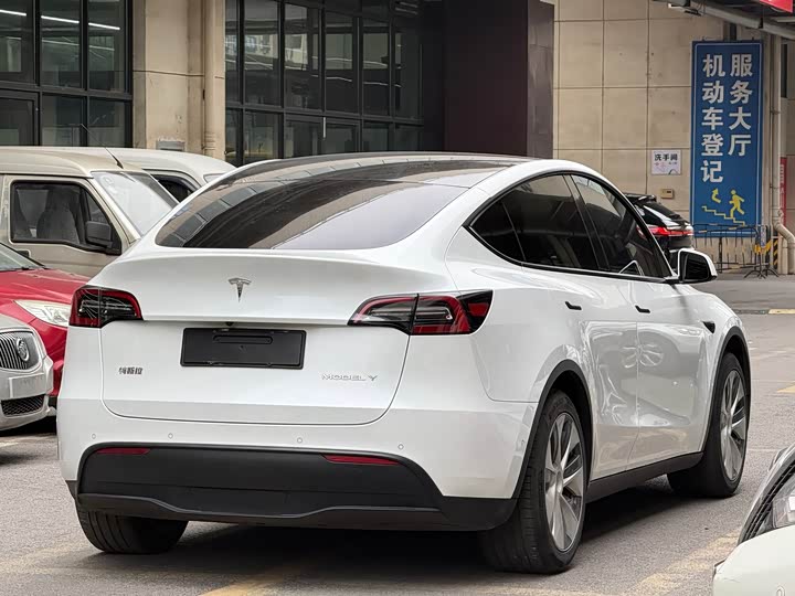 Фото 8 - Tesla Model Y