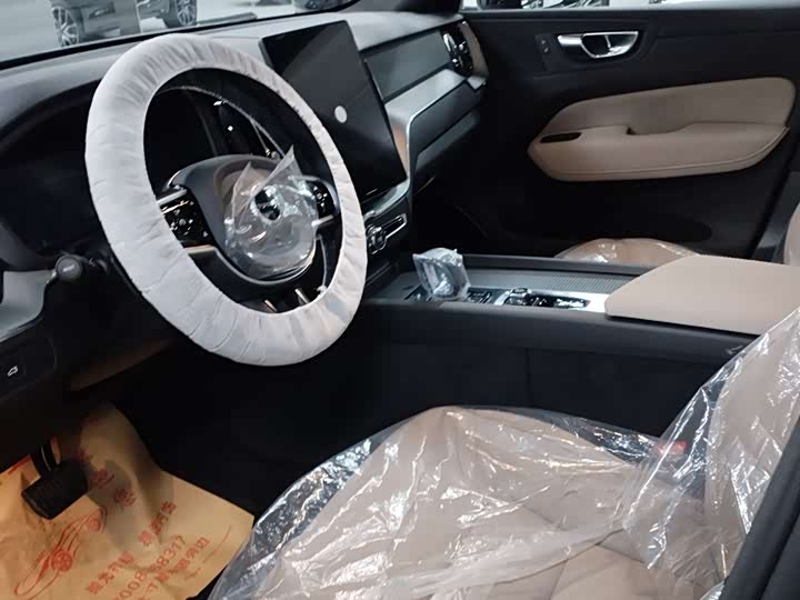 Фото 4 - Volvo XC60