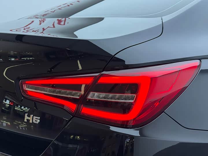 Фото 7 - Hongqi H5