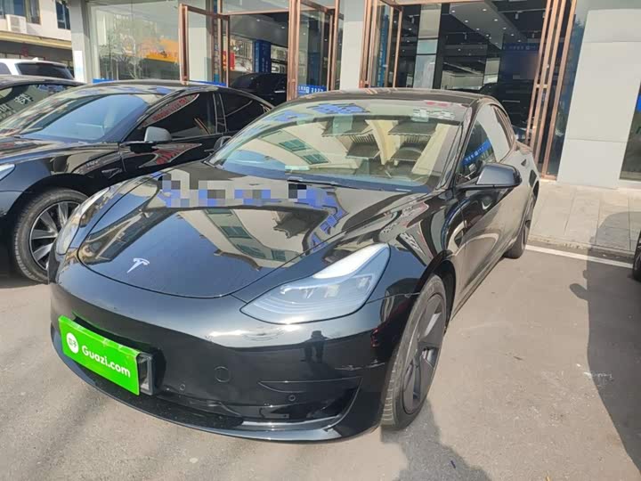 Фото 1 - Tesla Model 3