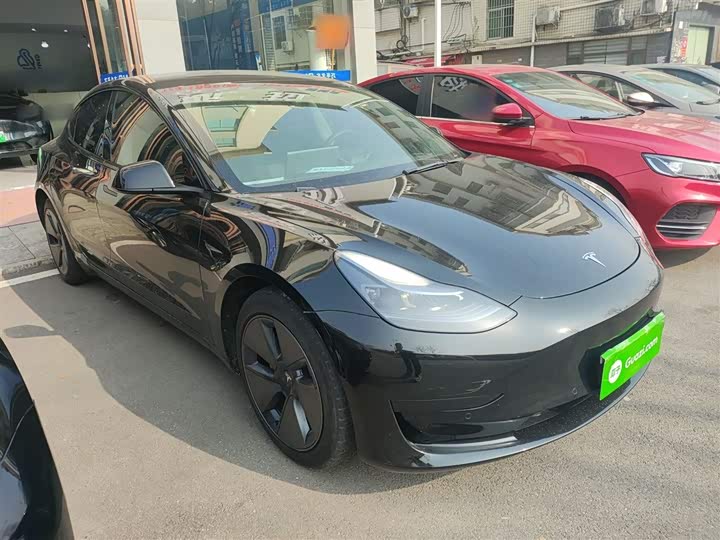 Фото 4 - Tesla Model 3