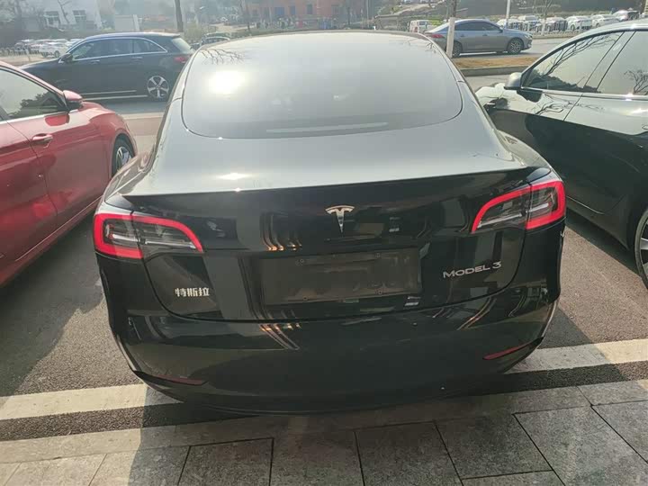 Фото 6 - Tesla Model 3