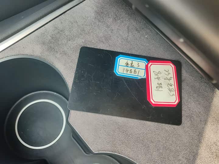 Фото 9 - Tesla Model 3