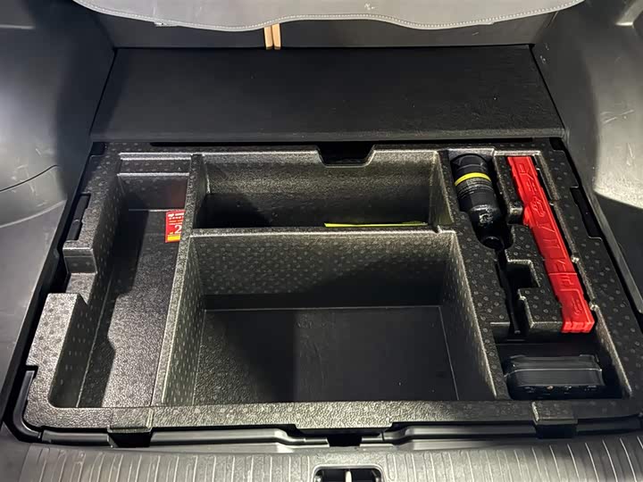 Фото 8 - Geely Monjaro L Hybrid