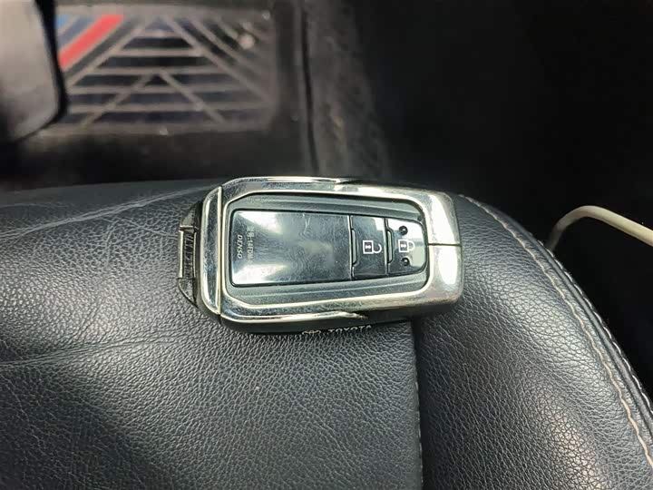 Фото 9 - Toyota Wildlander