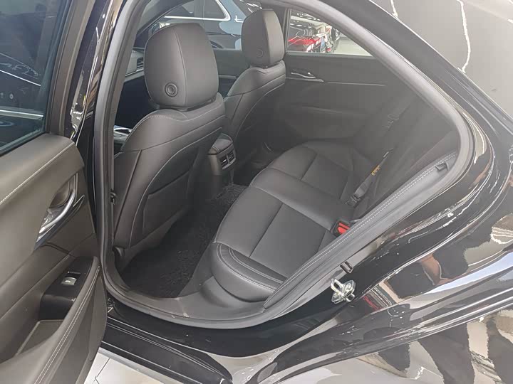 Фото 8 - Cadillac CT4