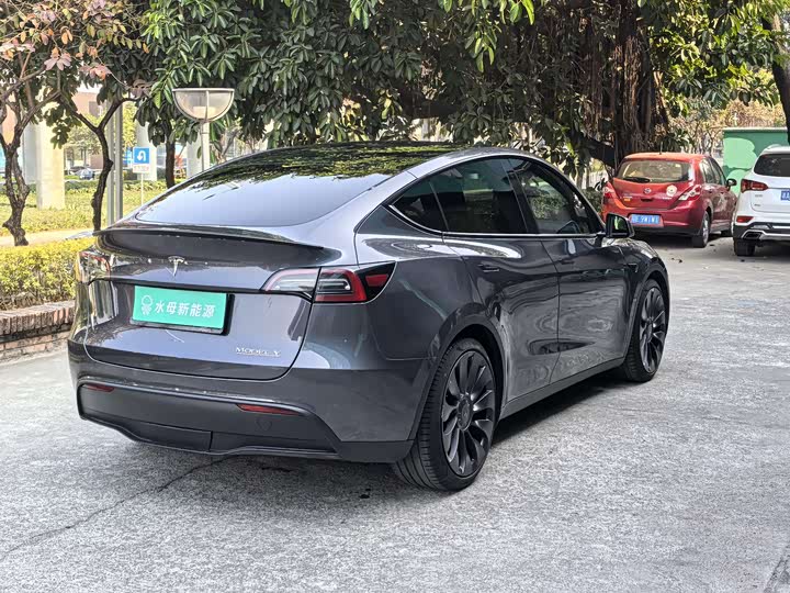Фото 4 - Tesla Model Y