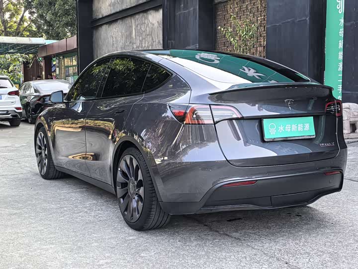 Фото 6 - Tesla Model Y