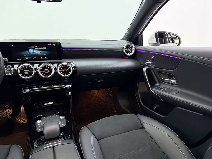 Фото 9 - Mercedes-Benz A-Class