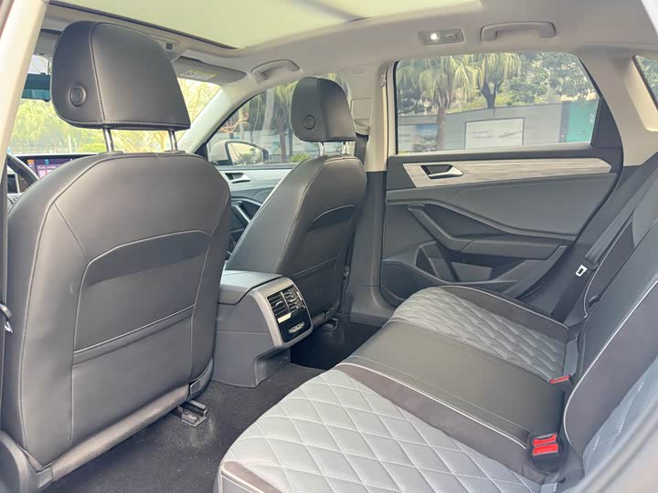 Фото 8 - Volkswagen Sagitar L