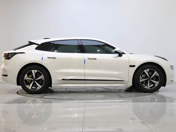 Фото 7 - Zeekr 001