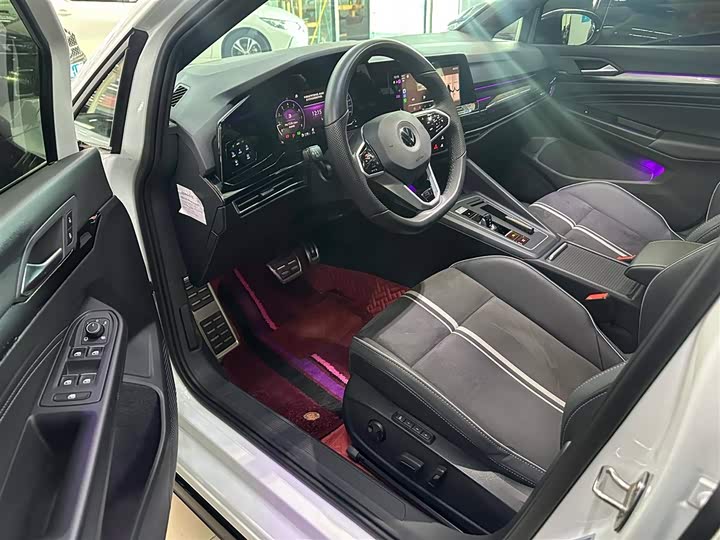 Фото 4 - Volkswagen Golf