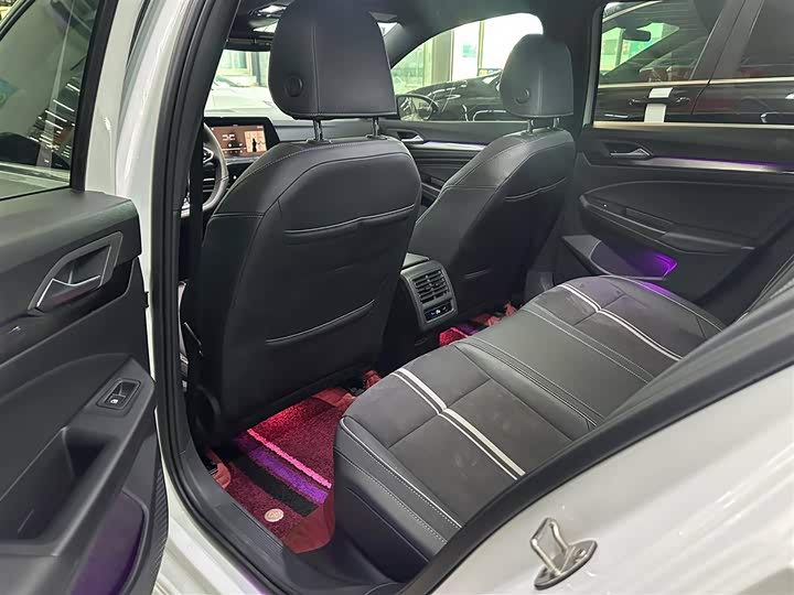 Фото 5 - Volkswagen Golf