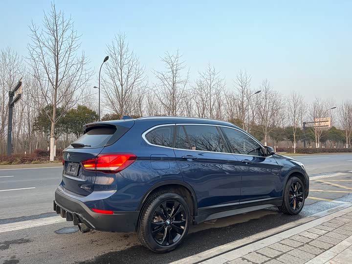 Фото 8 - BMW X1