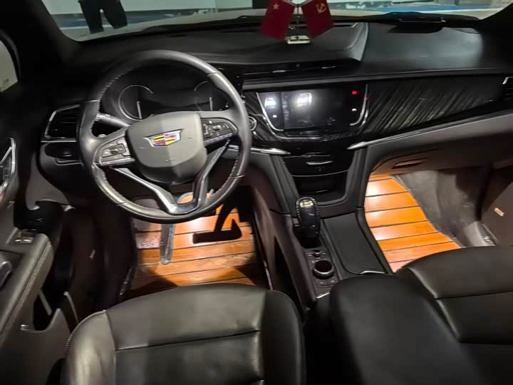 Фото 7 - Cadillac XT6