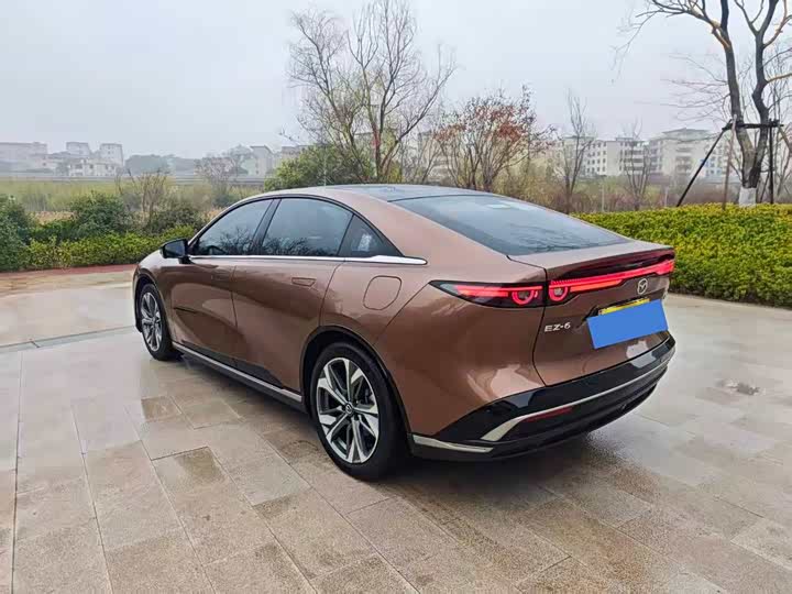 Фото 6 - Mazda EZ-6