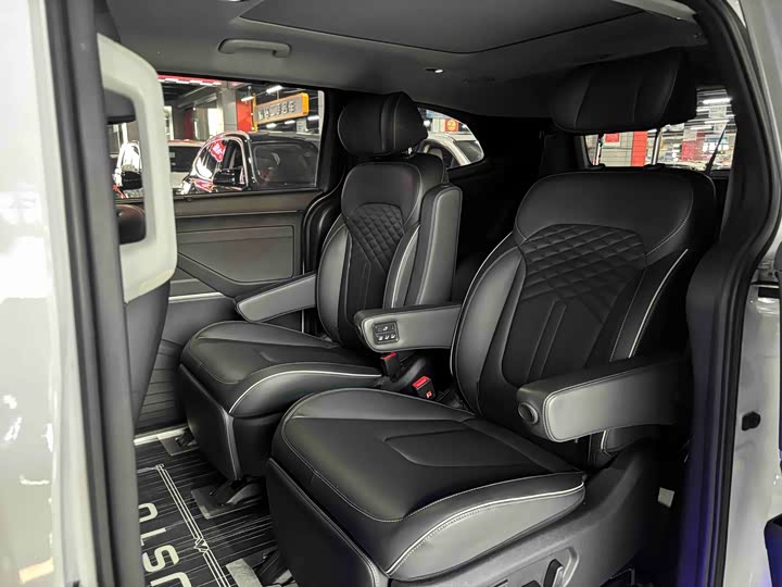 Фото 7 - Hyundai Custo