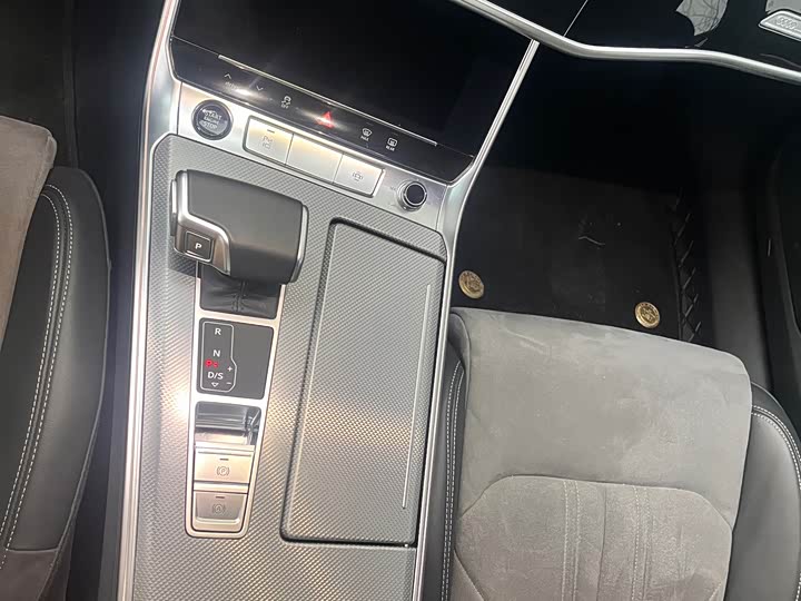 Фото 8 - Audi A6L