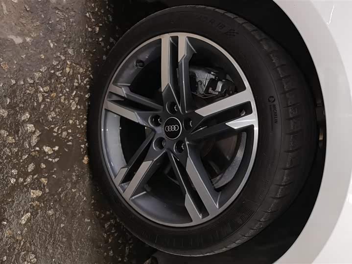 Фото 6 - Audi A4L