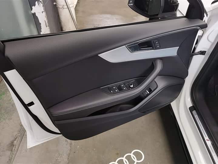 Фото 7 - Audi A4L