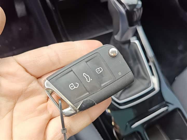 Фото 9 - Volkswagen Tharu