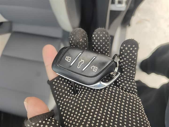 Фото 9 - MG Motor 4 EV