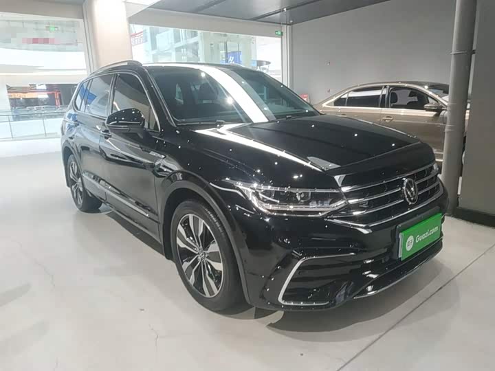 Фото 4 - Volkswagen Tiguan L Pro