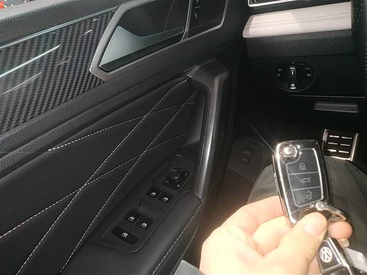 Фото 9 - Volkswagen Tiguan L Pro