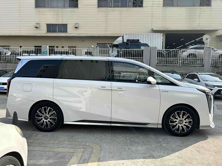 Фото 8 - GAC Trumpchi E9