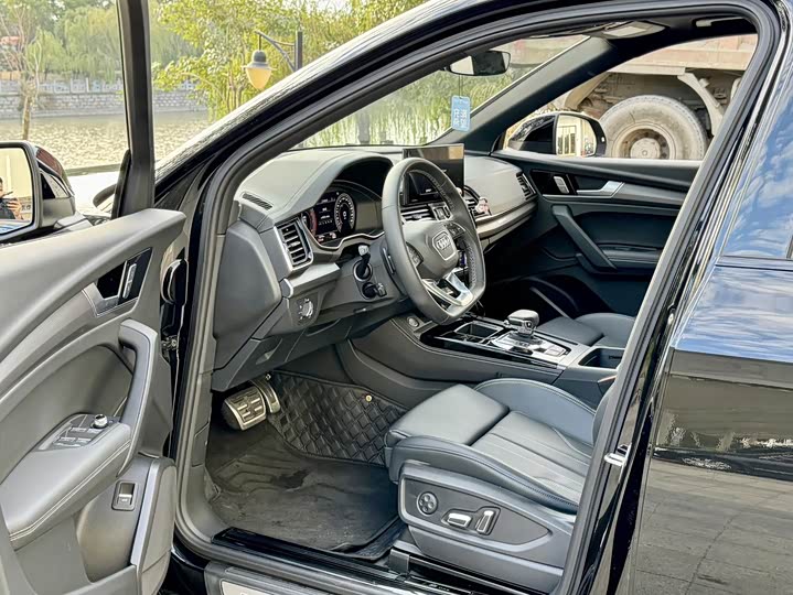 Фото 5 - Audi Q5L