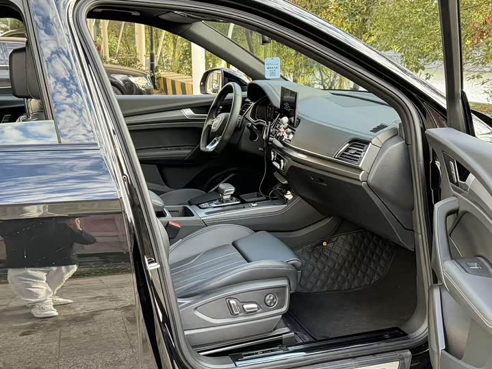 Фото 6 - Audi Q5L