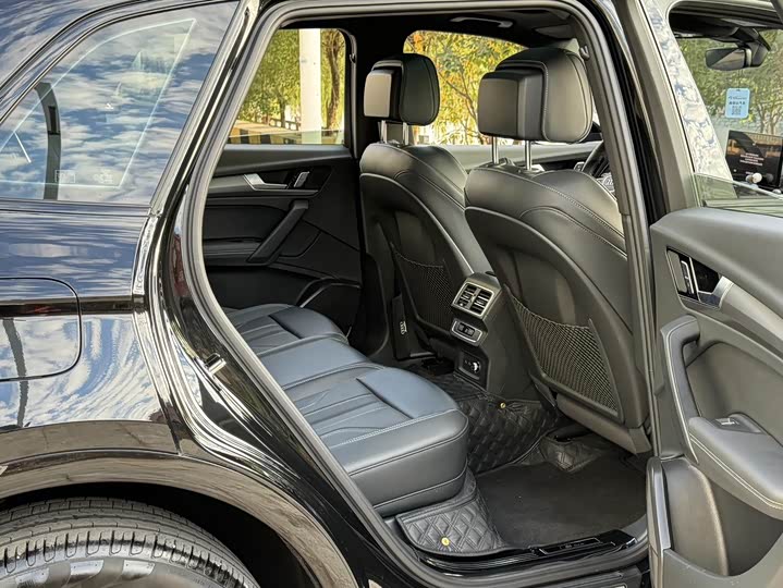 Фото 8 - Audi Q5L