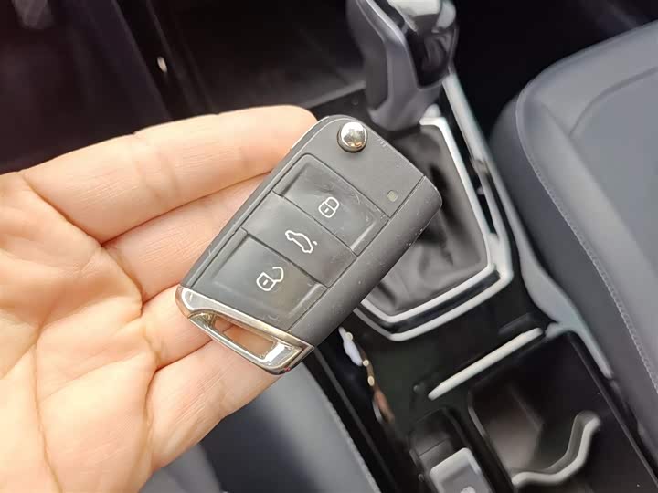 Фото 9 - Volkswagen Tharu