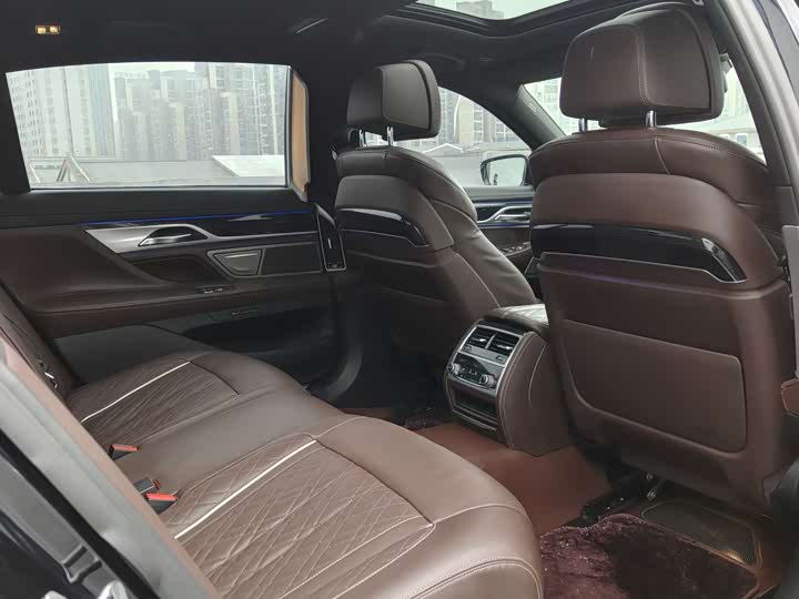 Фото 8 - BMW 7 Series