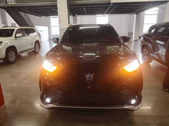 Фото 3 - Toyota Crown Kluger