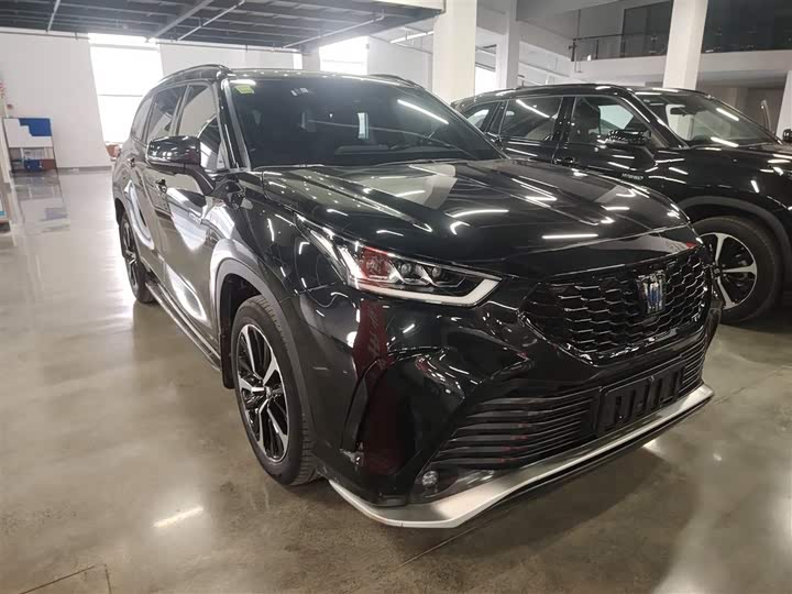 Фото 4 - Toyota Crown Kluger