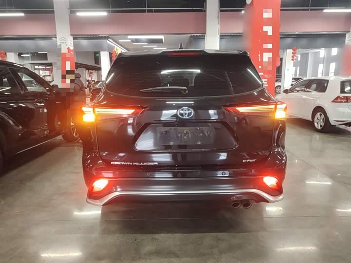 Фото 6 - Toyota Crown Kluger