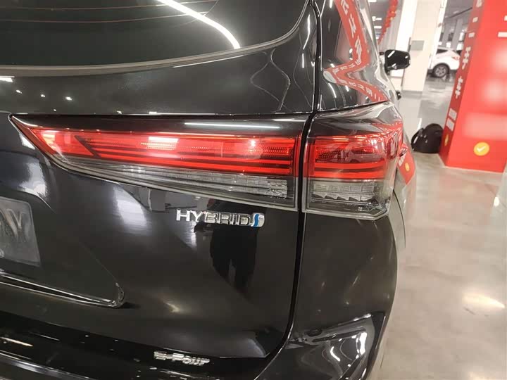 Фото 8 - Toyota Crown Kluger