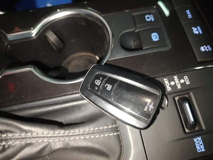 Фото 9 - Toyota Crown Kluger