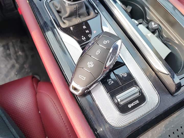 Фото 9 - Hongqi H5