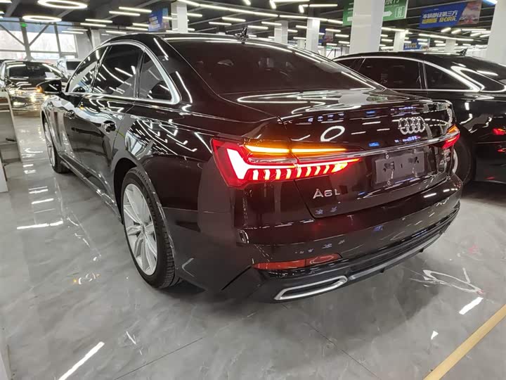 Фото 5 - Audi A6L