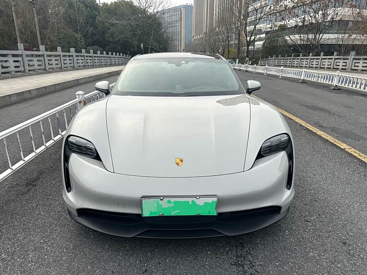 Фото 2 - Porsche Taycan