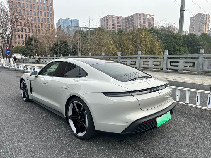 Фото 3 - Porsche Taycan