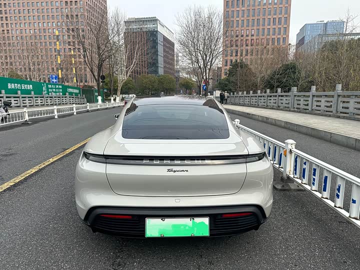 Фото 4 - Porsche Taycan
