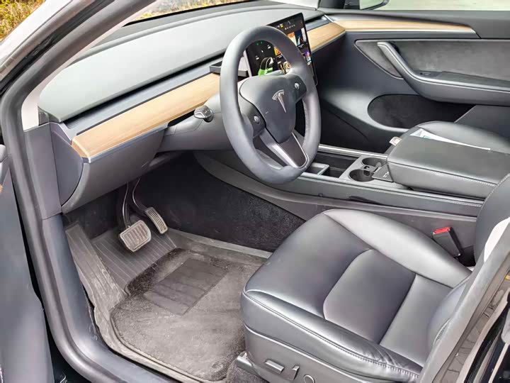 Фото 8 - Tesla Model Y