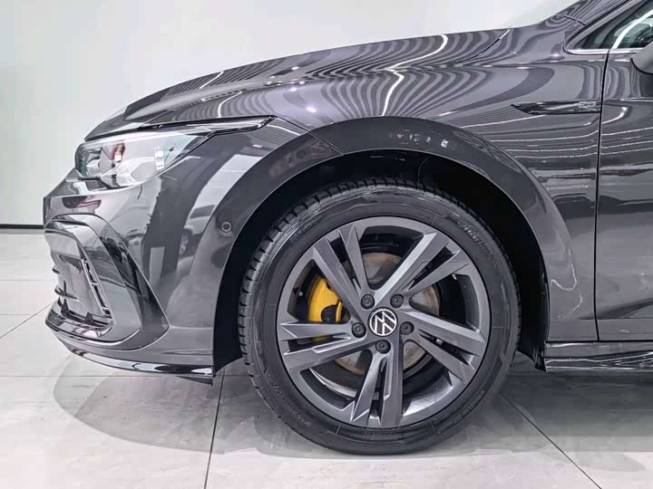 Фото 5 - Volkswagen Golf