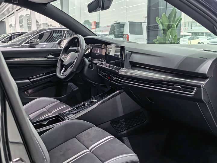 Фото 8 - Volkswagen Golf