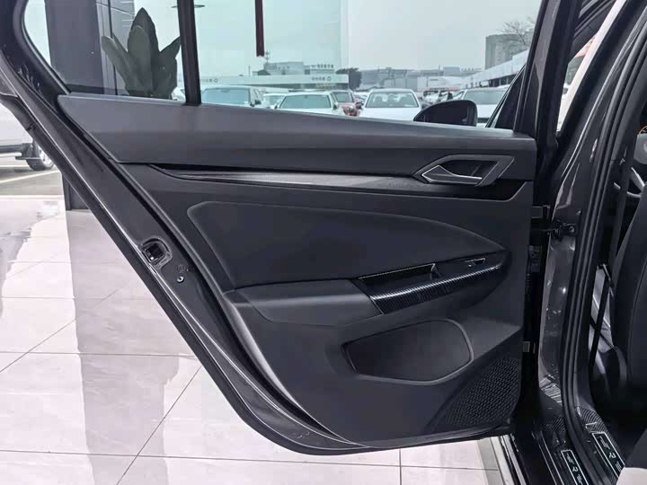 Фото 9 - Volkswagen Golf